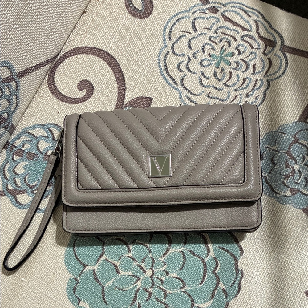 Victoria's Secret Taupe Quilted Wristlet. NWOT
